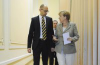 Меркель покликала Яценюка до Берліна