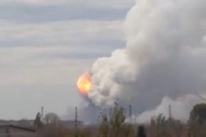 В Донецке слышны одиночные залпы и взрывы