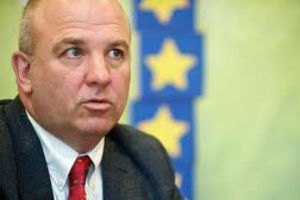Еврокомиссар предостерег Украину от изоляции Донбасса