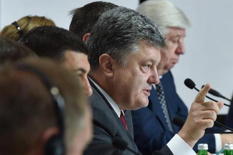 Порошенко пригрозил России новыми санкциями за выборы "ДНР" и "ЛНР"