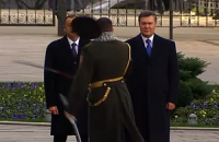 Капитан караула едва не срубил себе голову перед Януковичем и Алиевым