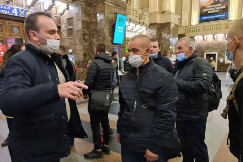 На железнодорожном вокзале Киева вакцинировали 193 человека 