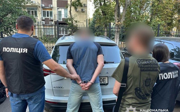 На Одещині посадовець ТЦК за $10 тис. обіцяв таємно і без наслідків вивезти військового з частини