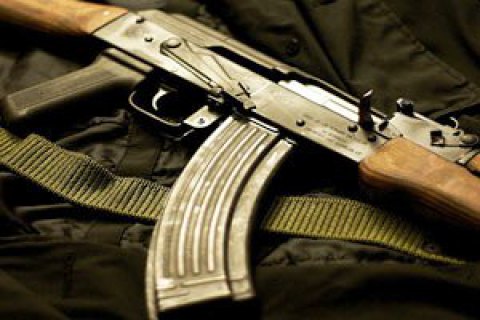 В России военнослужащий застрелил трех человек и скрылся с оружием