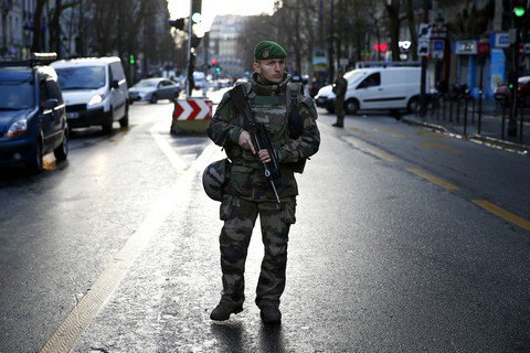У Парижі перед матчем Франція-Ісландія поліція підірвала підозрілий автомобіль