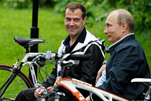 Вице-премьер РФ рад, что Путин и Медведев перестали томить людей