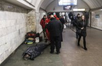 На станции "Лукьяновская" умер 80-летний мужчина