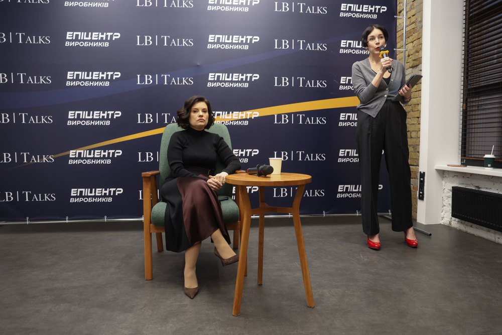 в.о голови Державної податкової служби України Леся Карнаух та шеф-редакторка LB.ua Cоня Кошкіна