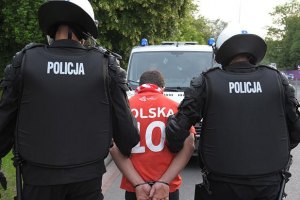 Двое польских фанатов получили тюремные сроки за драку в Варшаве