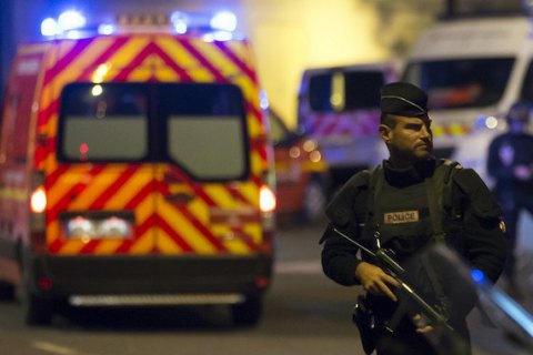 ЗМІ повідомили про погоню за машиною з озброєними людьми під Парижем