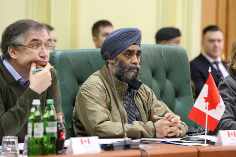Министр обороны Канады Саджан во вторник посетит Украину