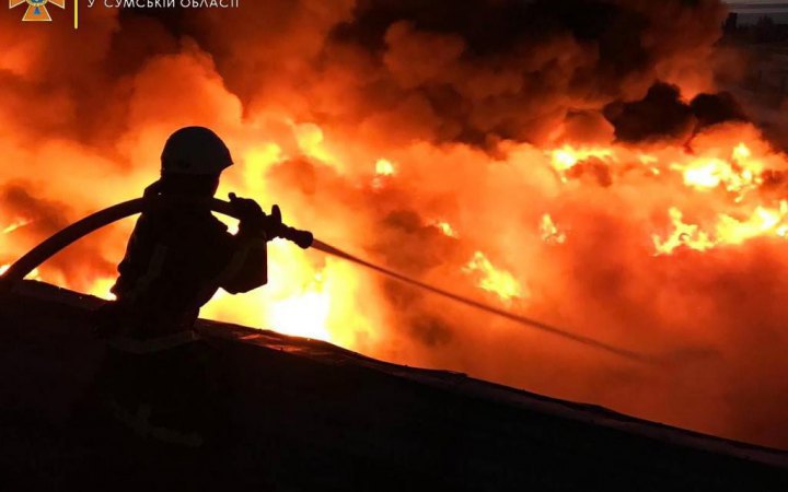 В Киевской области из-за попадания снаряда загорелась нефтебаза