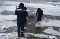 На Днепровской набережной в Киеве нашли вмерзшего в лед утопленника