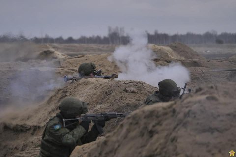 Российская техника пошла на прорыв Киевской области с границы Беларуси