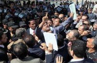 Адвокаты и полицейские подрались возле суда, где слушается дело Мубарака