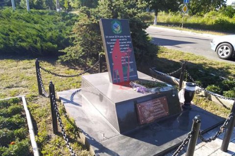 В Лисичанске осквернили мемориал погибшим воинам