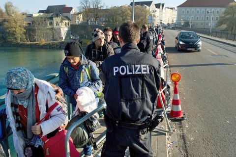 Німеччина прийме близько 10 тисяч біженців