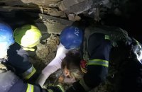 Обстріл Запоріжжя: рятувальники дістали родину з-під завалів