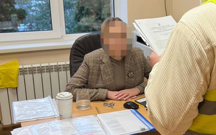 У Києві повідомили про підозру посадовиці КП ШЕУ за закупівлю дорожньої солі зі збитками 11 млн гривень