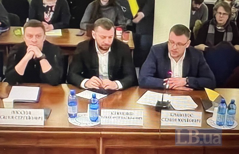 Директор НАБУ Семен Кривонос, голова САП Олександр Клименко та головний детектив у справі Олександр Абакумов (ліворуч) під час засідання Комітету Верховної Ради з питань антикорупційної політики 