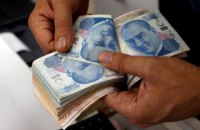 Курс турецкой валюты впервые упал до 16 лир за доллар