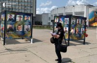 У Сумах невідомий пошкодив один із банерів на Алеї Слави 