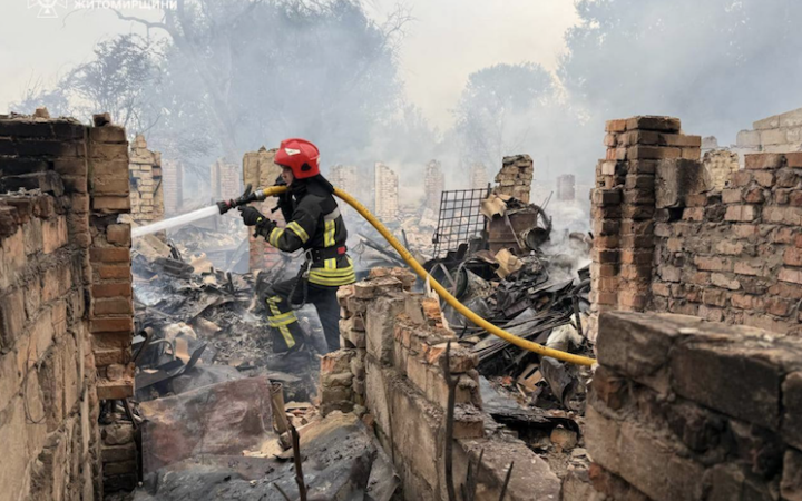 У Житомирській області внаслідок атаки спалахнули декілька пожеж