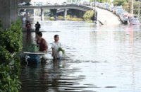 В Таиланде могут взорвать дороги для оттока воды из Бангкока 