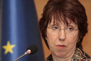 Ештон вимагає припинити насильство в Києві