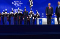Засновник Всесвітнього економічного форуму в Давосі оголосив про відставку