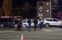 В Киеве произошла авария с участием трех машин, движение транспорта затруднено 