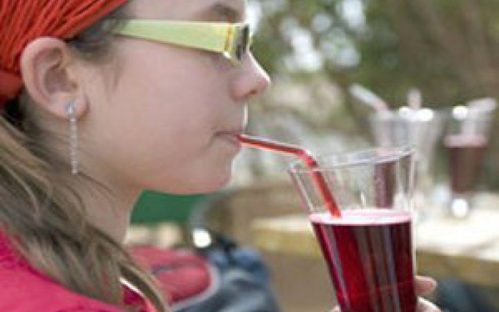 Німеччина з 2028 року запровадить податок на солодкі напої  