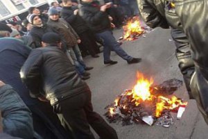 В Харькове подожгли офис "Просвиты" и "Правого сектора"