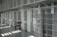 В Англії в'язні захопили два крила будівлі тюрми