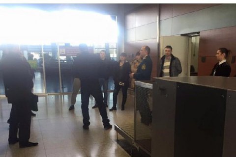 Таможенники поста "Львов-аэропорт" попались  на взятке $10 тыс.