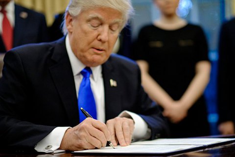 Трамп подписал указ о сокращении госрасходов