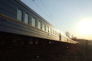 Пассажирский поезд сошел с рельсов в России