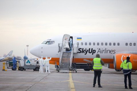 Спецрейс SkyUp вылетел за украинцами в Италию