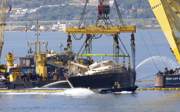 Затонулу біля Сицилії суперяхту Майка Лінча частково витягнули із води