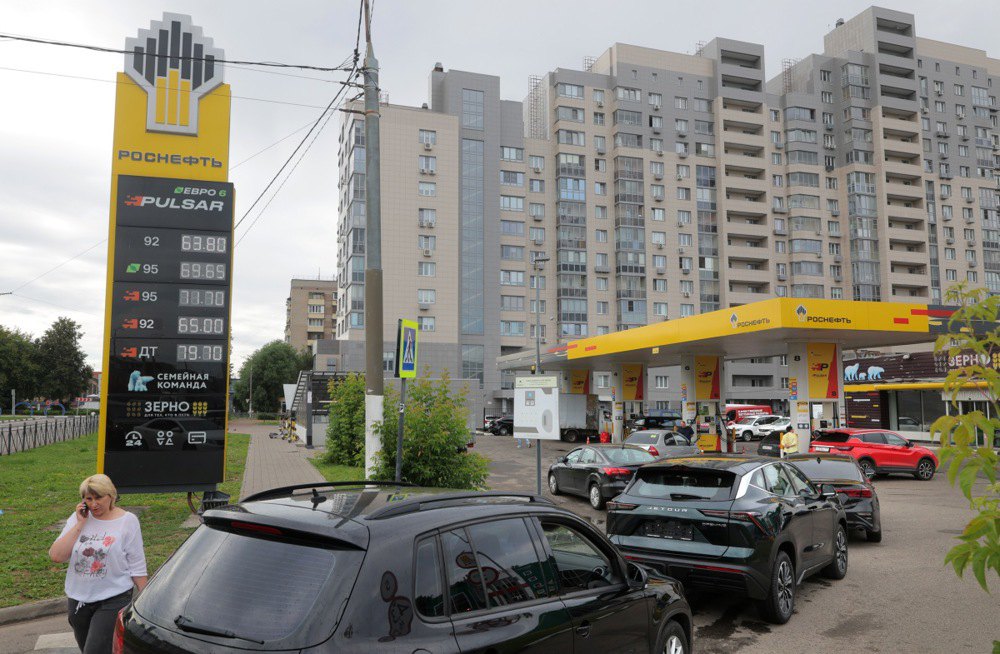 Черга на автозаправці у Москві, 29 червня 2026 року.
