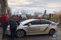 В Киеве в мусорном баке на территории завода нашли тело младенца