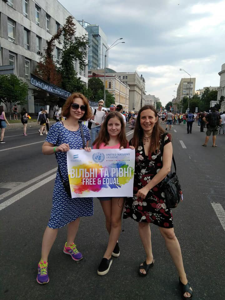  Ганна Мокроусова з донькою та подругою в Києві