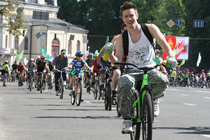 В День Киева горожане устроили массовый велопробег