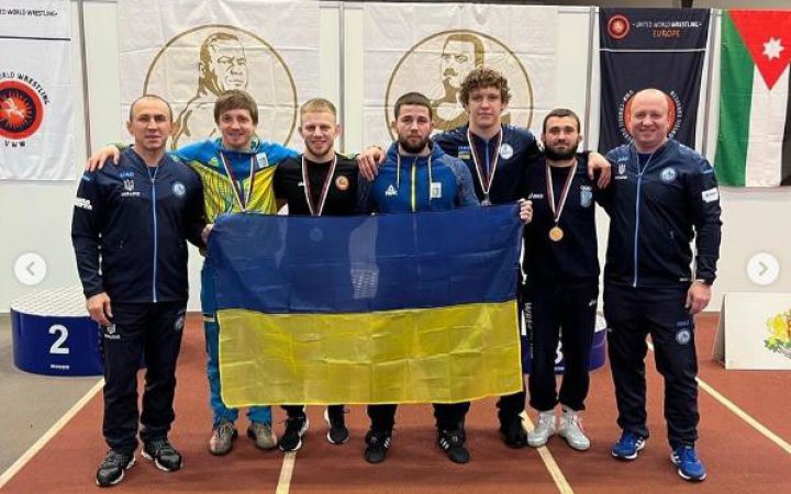 Збірна України з вільної боротьби посіла друге загальнокомандне місце на турнірі в Болгарії