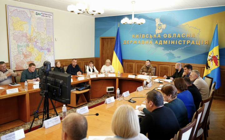 Регіони України починають опалювальний сезон у будинках (доповнено)