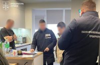 На Прикарпатті посадовця поліції судитимуть за підозрою в привласненні 2,7 млн грн батька загиблої захисниці «Азовсталі»