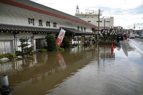 10 человек погибли в Японии в результате проливных дождей
