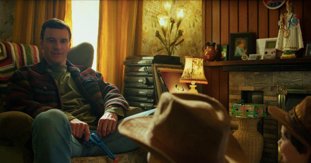 Кадр з фільму <i>Kneecap</i>.