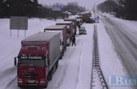 Въезд грузовиков в Киев ограничили из-за снегопада