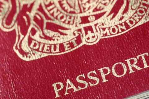 Суд у Британії відмовив у вимозі ввести "безстатеві" паспорти